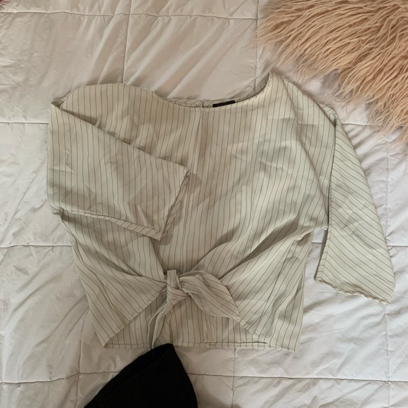 Line blouse - Picture 2 of 4